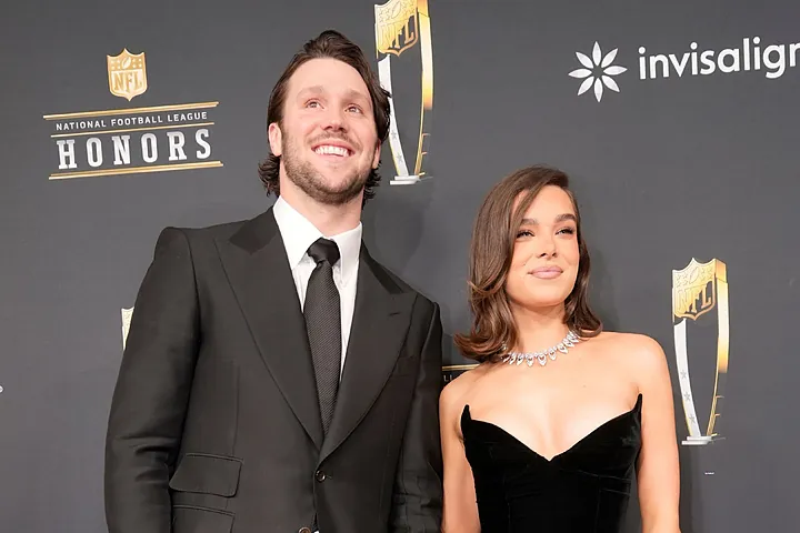Very interesting news: Hailee Steinfeld is having the time of her life with Josh Allen and is already l….