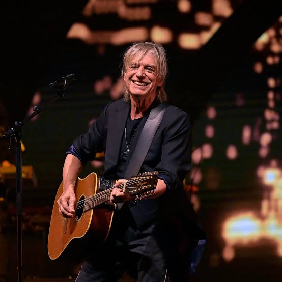 Breaking News : Jean-Louis Aubert annonce la tournée mondiale « Fans » en juillet, un nouvel album et une sortie de singleBreaking News : Jean-Louis Aubert annonce la tournée mondiale « Fans » en juillet, un nouvel album et une sortie de single….. See more