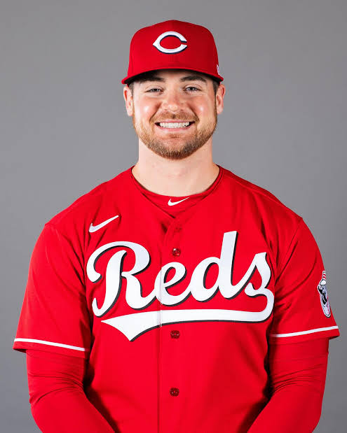 Cincinnati Reds Make Roster Moves to Boost Bullpen. The Cincinnati Reds have announced a series of roster moves aimed at strengthening their bullpen. Right-hander Sam Benschoter has been selected from Triple-A Louisville, and southpaw Sam Moll has been recalled from Louisville. Conversely, left-hander Joe La Sorsa and right-hander Connor Phillips have been…